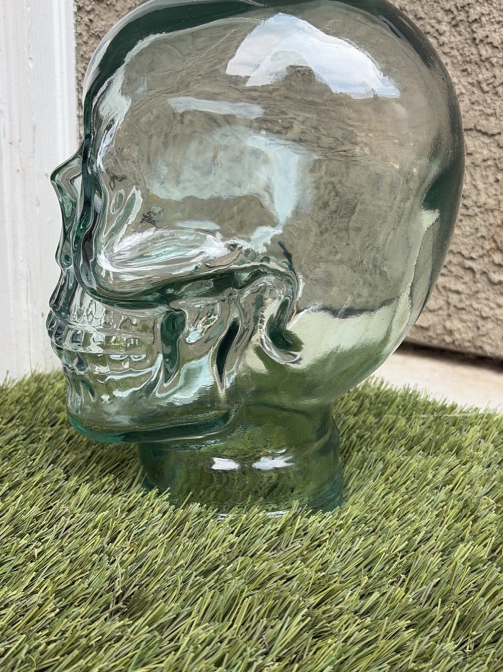 Translucent Green Glass Skull (hallow)